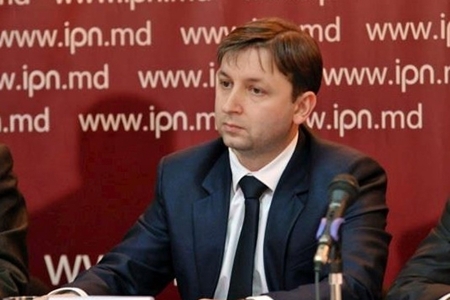 Артур Решетников заявил, что «мы собирали подписи», имея в виду сбор подписей за проведение референдума о вступлении Республики Молдова в Таможенный союз.