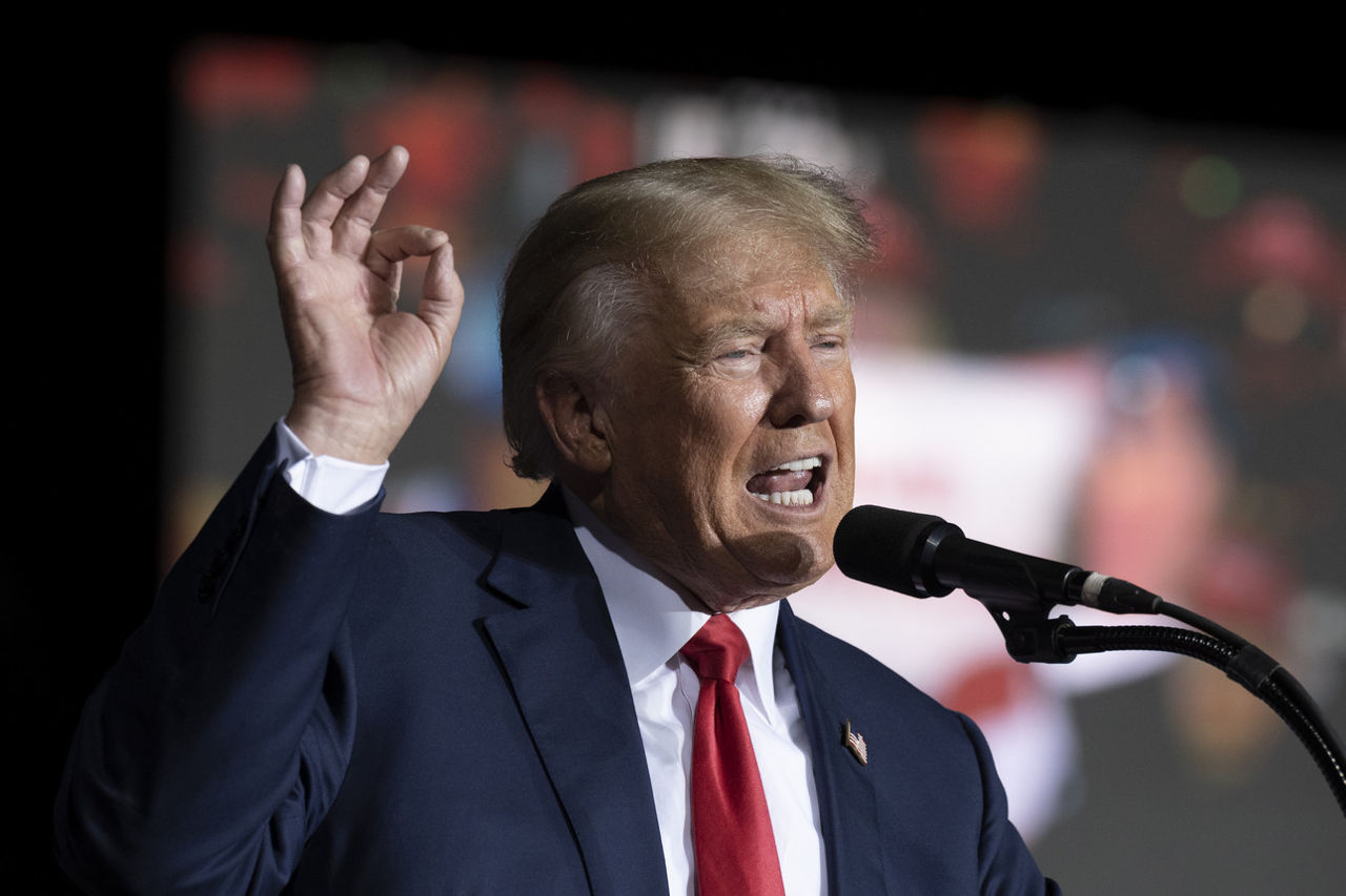Трамп призвал ладить с Россией из-за ее «1332 чертовых боеголовок».