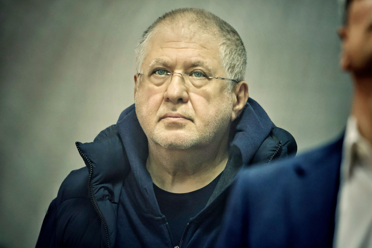 Суд в РФ признал Игоря Коломойского экстремистом и конфисковал его активы.