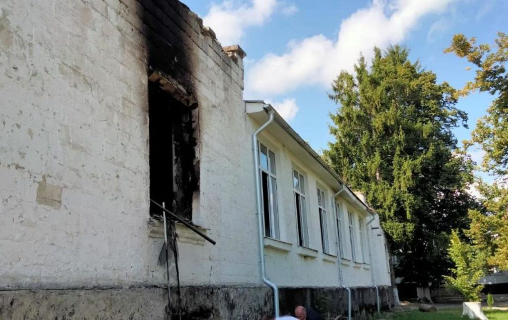 В Единецком районе произошёл пожар в спортивной гимназии.
