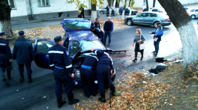 Un nou accident în Capitală. Două maşini, una de model Skoda şi un Renault, s-au ciocnit pe strada Alexei Mateevici.