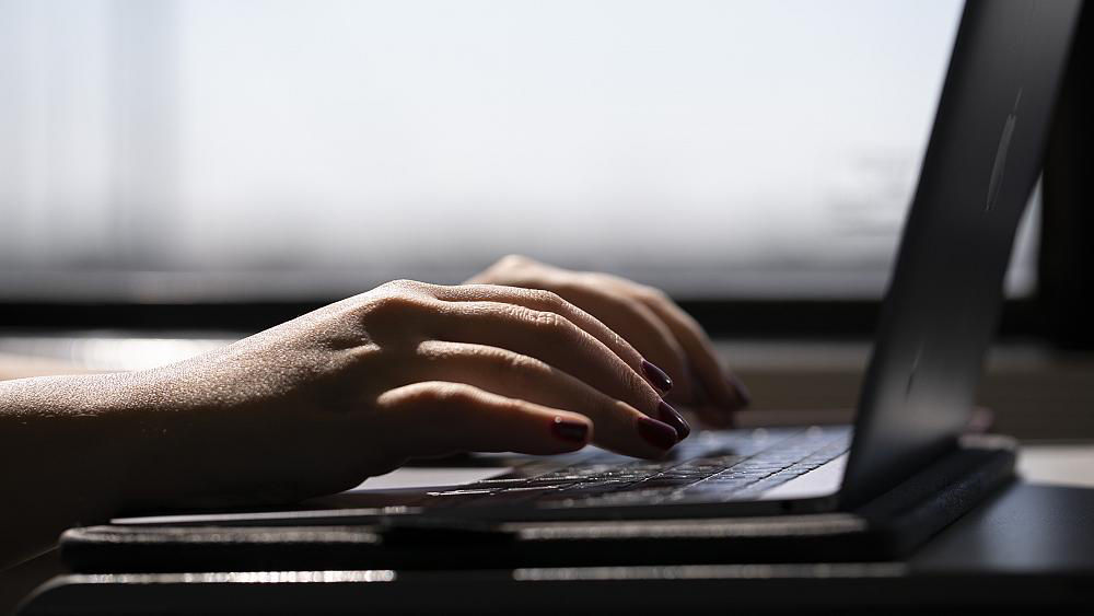 Около трех тысяч IT-специалистов Украины ведут кибератаки на сайты РФ.