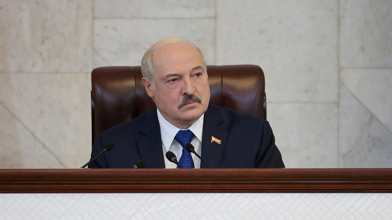 Лукашенко заявил, что Беларусь перестанет принимать украинские самолеты.