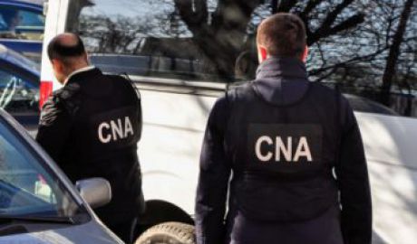 Două persoane, reținute de CNA. Pentru ce ar fi pretins 2.000 euro