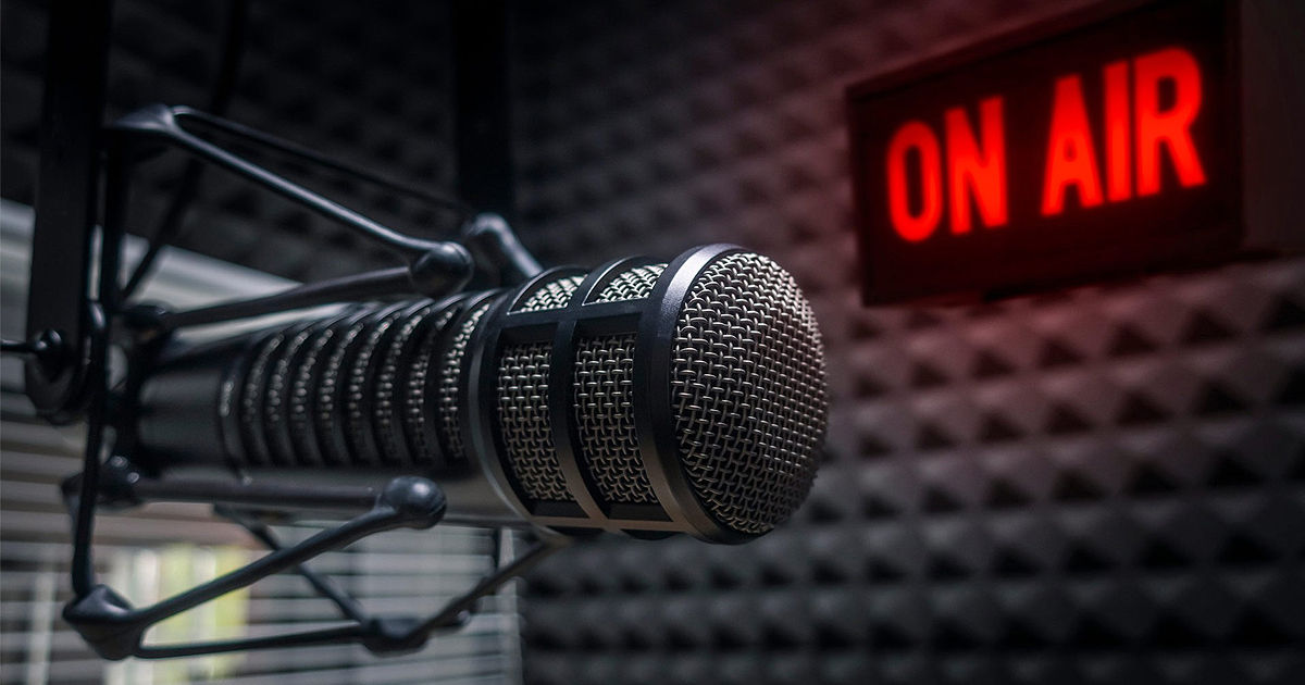 Două posturi de radio, amendate de Consiliul Audiovizualului.