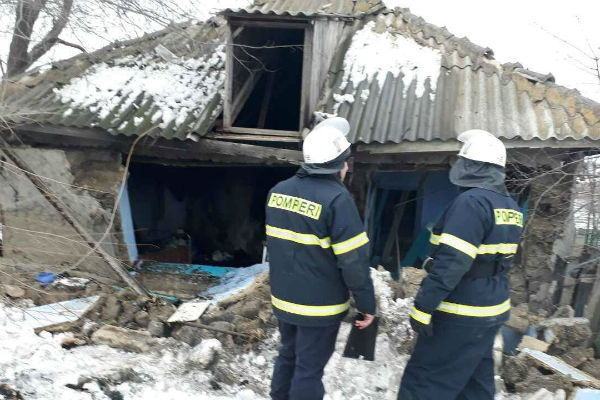 Хозяин дома получил ожоги головы и рук.