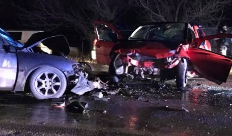 Un şofer la volanul unei Dacia a intrat pe contrasens şi s-a ciocnit cu un Opel. Foto: facebook.com/AUTOPILOT.MD