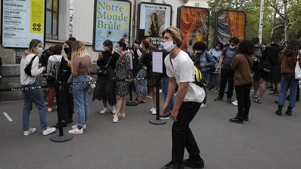 Власти Франции планируют ввести новые ограничительные меры. Фото: euronews.com.