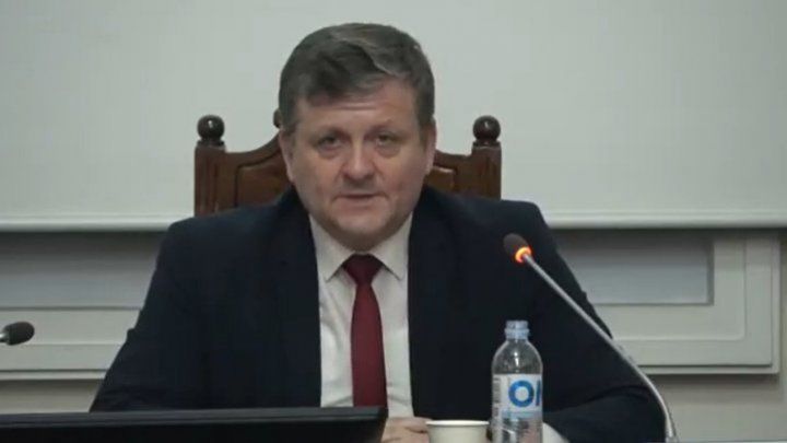 Головач: Пользуйтесь общественным транспортом по минимуму.