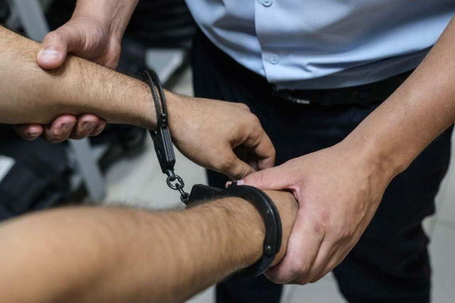 Обманул десятки людей: 18-летний житель Ниспорен отправлен на скамью подсудимых.