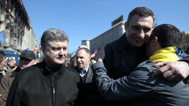 Вместе с главой шоколадной корпорации Roshen в город прибыл Виталий Кличко.