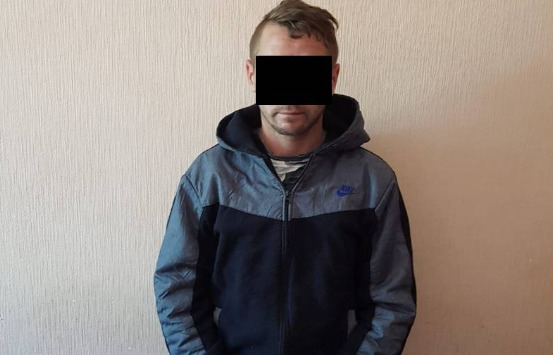 В Кишиневе хулиганы набросились на случайного прохожего.
