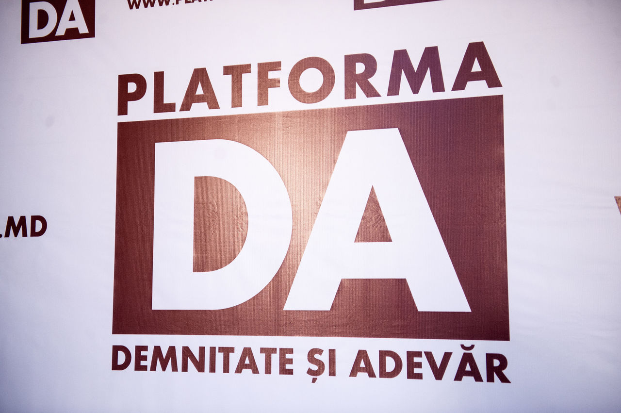 Депутаты Платформы DA настаивают на созыве заседания парламента.