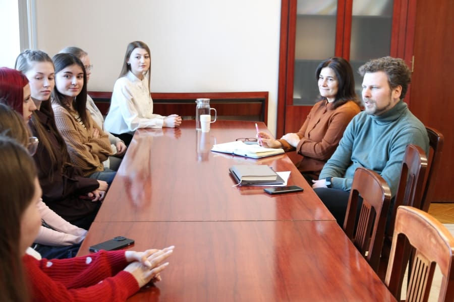 Perciun s-a întâlnit cu studenți din cămin care s-au plâns de gândaci.
