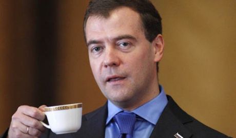 Premierul rus Dmitri Medvedev a propus redenumirea cafelei „americano” în „rusiano”. Foto: CafeLand