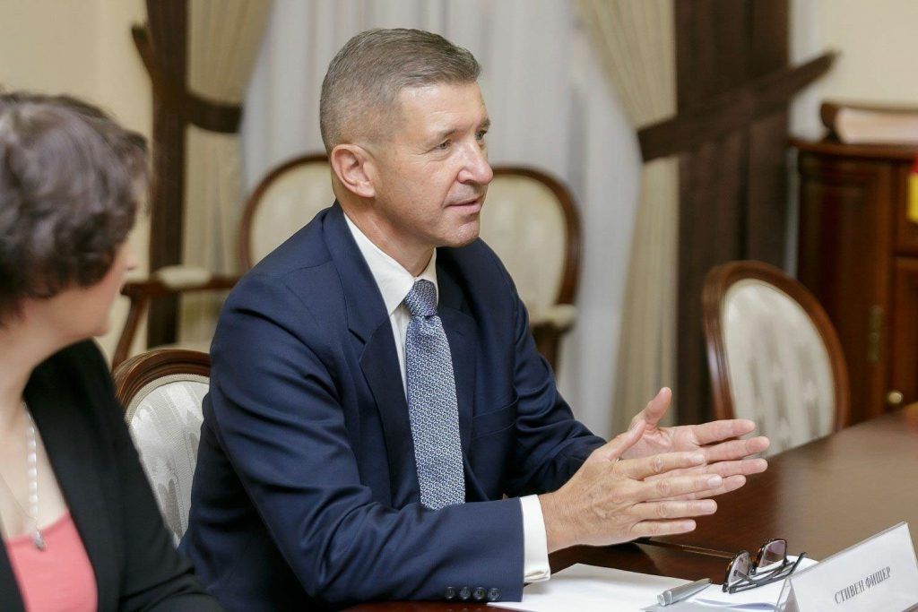 Посольство Великобритании призывает устранить недостатки до второго тура. Фото: nokta.md.