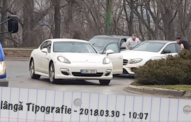 По словам очевидца произошедшего, между двумя автомобилистами произошел конфликт.
