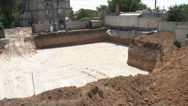 Очередная скандальная стройка.