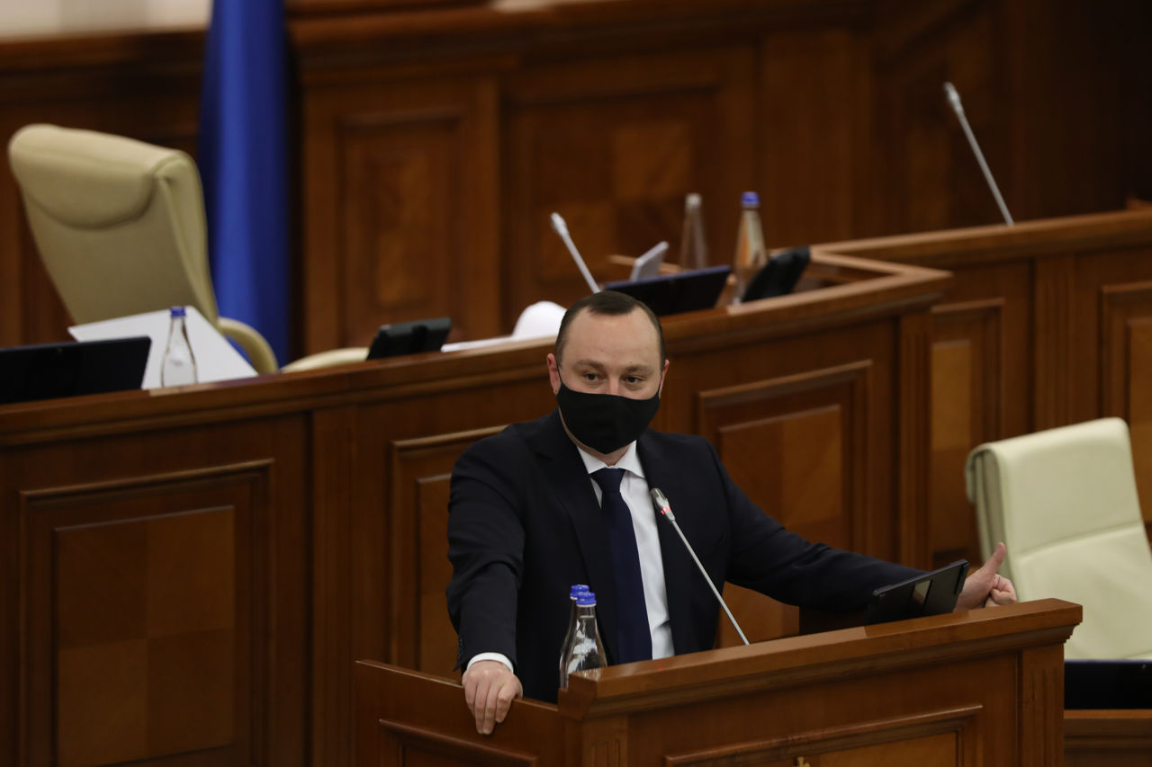 БКС требует отставки главы НБМ Октавиана Армашу.