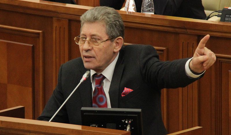 Potrivit lui Ghimpu, Maia Sandu ar fi trebuit să meargă la Partidul Democrat, pentru consultări, și să nu impună condiții.