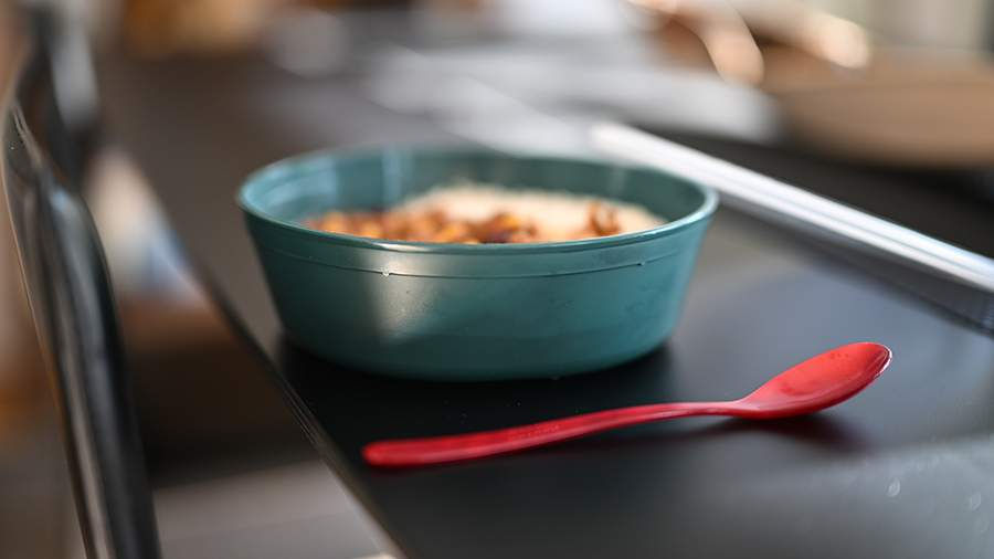 Психолог указала на влияние цвета посуды в похудении