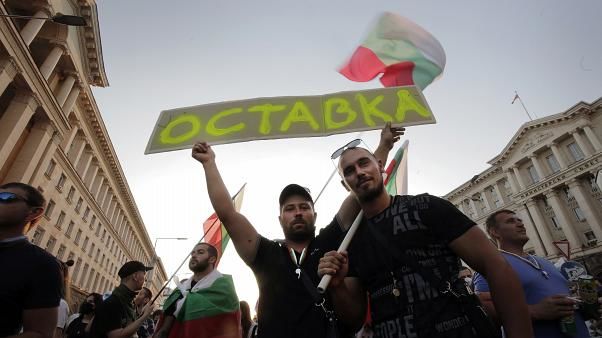 Участники антиправительственных протестов в Болгарии временно блокировали дороги в Софи.