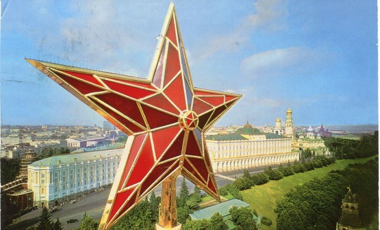 История с гуманитарной помощью из России становится все более странной.