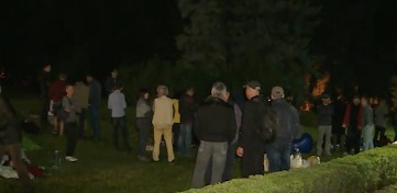 К утру в сквере перед зданием парламента не осталось манифестантов.