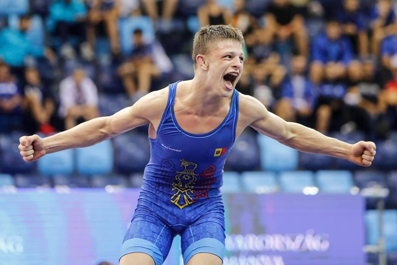 Спортсмен из Молдовы занял второе место на чемпионате мира по вольной борьбе.