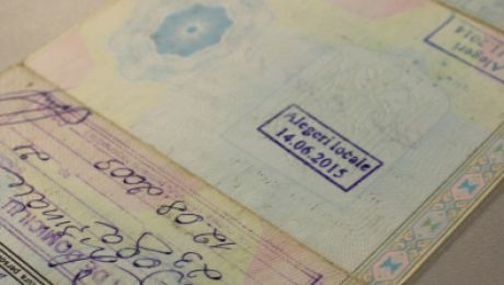 Многих участников голосования поймали на фотографировании себя с бюллетенями для голосования.