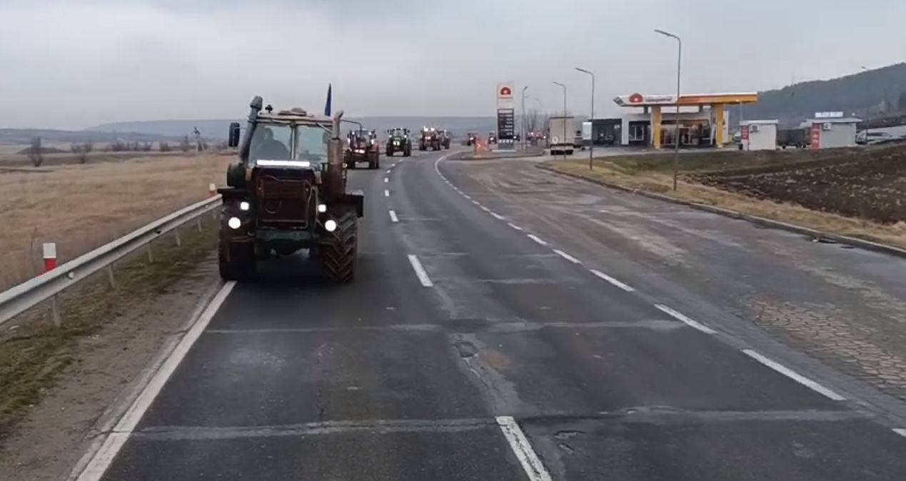 Фермеры заблокировали таможню Леушень.