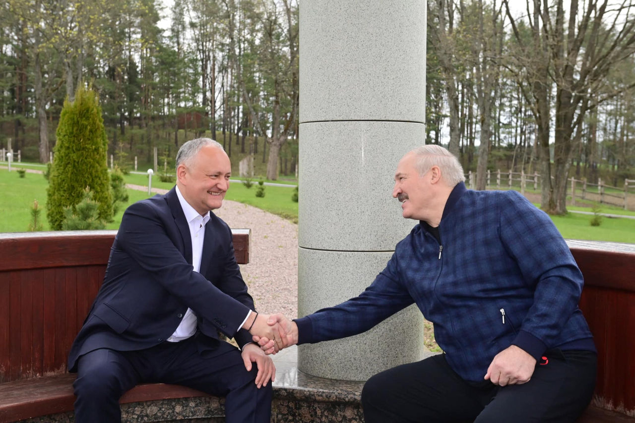 Lukașenko a povestit cum i-a propus lui Dodon să mărească armata.