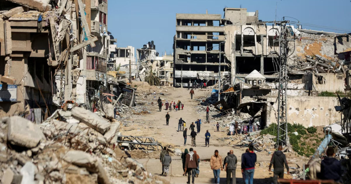 Locuitorii din Gaza alungă membrii Hamas din adăposturi de teama loviturilor aeriene.