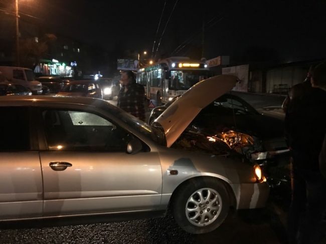 Авария на Ботанике: два автомобиля получили серьезные повреждения.