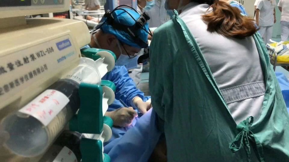 В Китае врачам удалось реанимировать ребенка, у которого более 30 минут не билось сердце. 