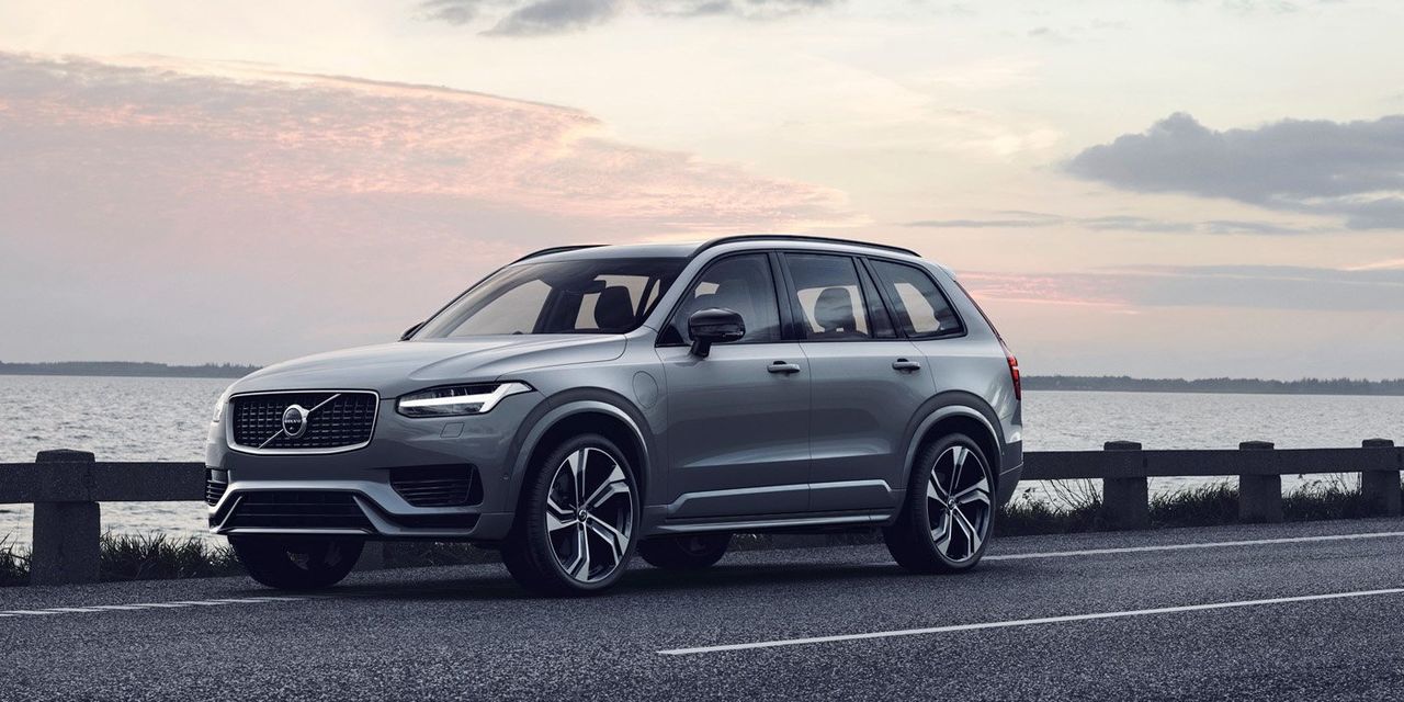 Volvo представила обновленный кроссовер XC90.