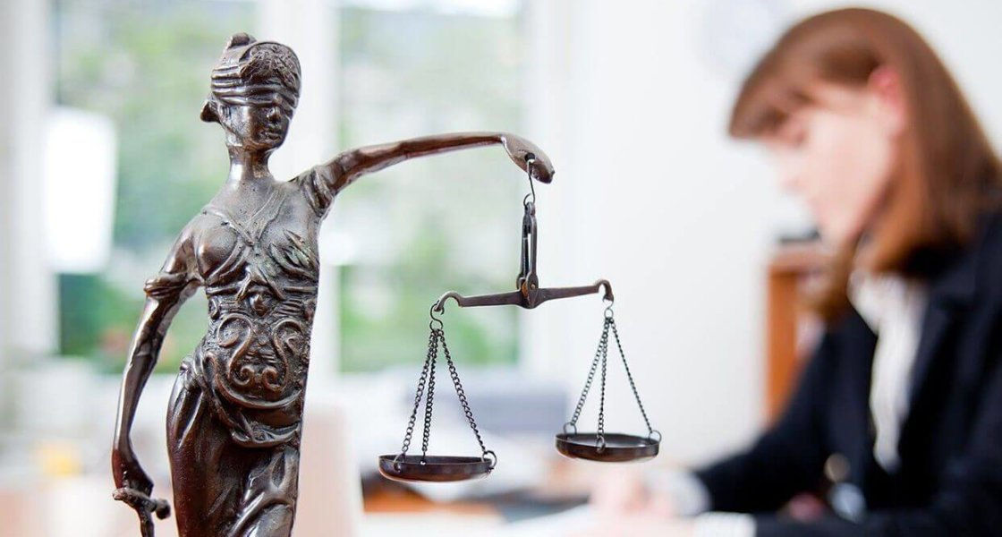 Procurorii și judecătorii suspendați din funcție vor putea desfășura activități în sectorul privat.