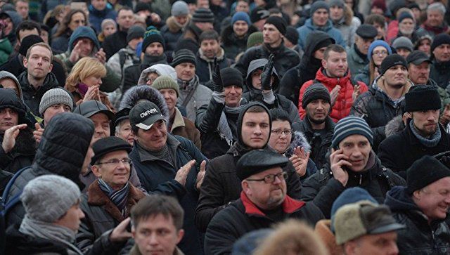Участники митинга в Минске требуют отменить декрет "о тунеядцах".