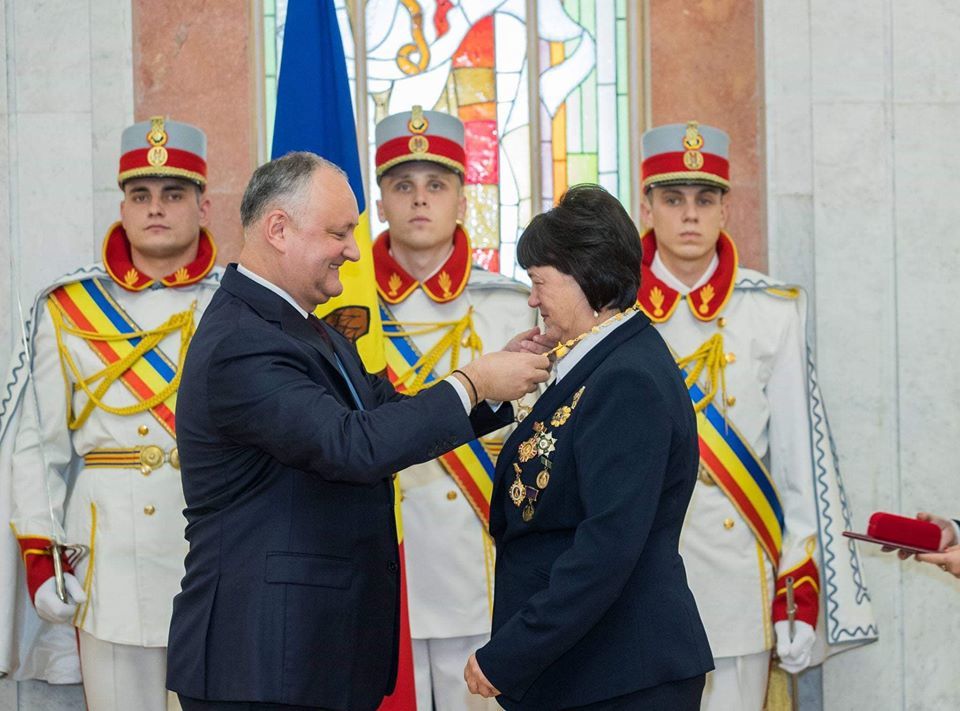 Глава государства вручил высокие государственные награды выдающимся гражданам Молдовы.