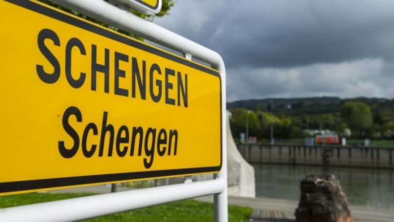 Европарламент снова просит принять Болгарию и Румынию в Шенген.