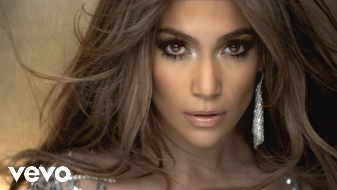 Jennifer Lopez va purta accesoriile unui designer autohton