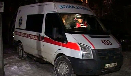 На место происшествия уже вылетела спецкомиссия из Киева, причины инцидента выясняются.