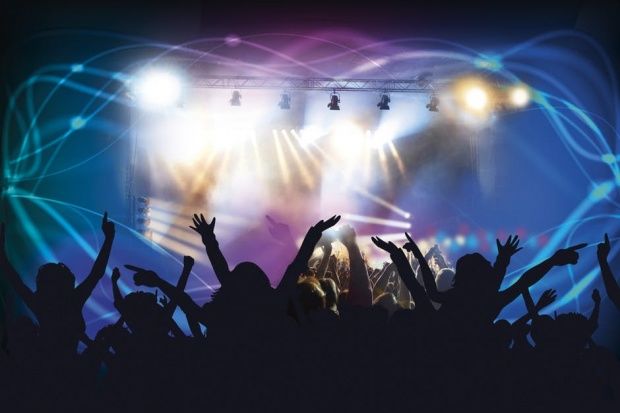 O adolescentă a mers să distreze cu prietenii în club, dar a trăit coșmarul vieții ei. 
