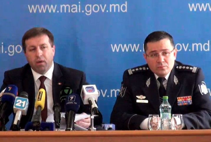 «Пока мы не можем назвать точную сумму ущерба, но мы изъяли записи, подтверждающие наличие двойной бухгалтерии, которая велась с октября», – заявил Балан.