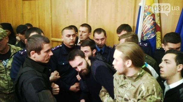 В Ужгороде подрались священники и военные.