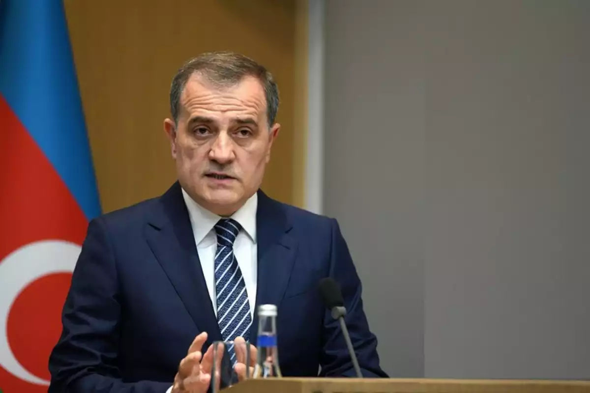 Азербайджан выводит дипперсонал из Ирана.