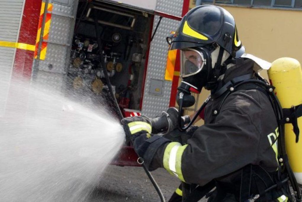 Incendiu la Căuşeni: 9 persoane, printre care 5 copii, evacuate. Foto: dse.md