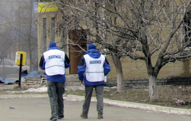 В поселке около 50-60% зданий разрушены из-за боев, сообщили представители миссии.