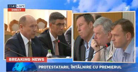 Valeriu Streleț a refuzat duminică să se mai întâlnesca cu protestatarii, după ce aceștia i-au cerut o întrevedere la Guvern. Streleț a insistat însă ca întâlnirea să aibă loc la Ministerul Agriculturii.