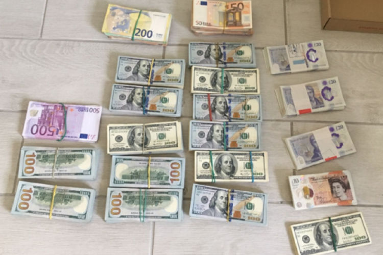 Более 130 тыс. долларов и 40 тыс. евро изъяты по делу о наркотиках.